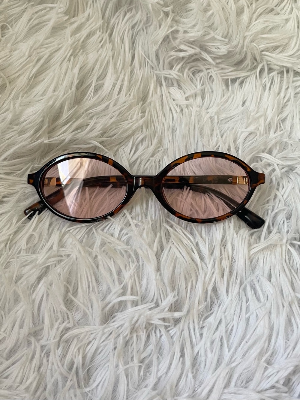 Trendy Oval tortoise shell colored pink tinted sunglasses with gold accents